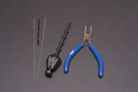 Separate instructions (under heading knots) are given for attaching the unit to the line.